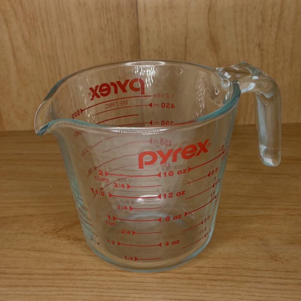 Vintage Pyrex 2 Cups Measuring Cup